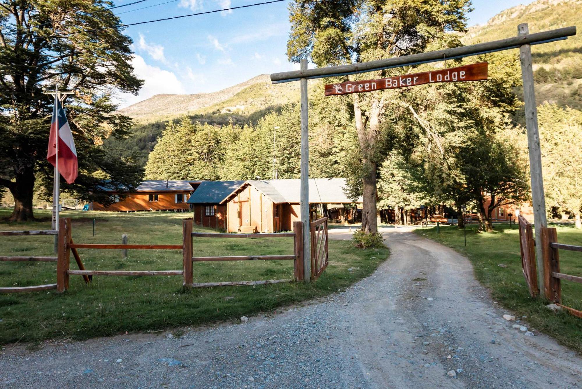 Green Baker Lodge Puerto Bertrand Екстериор снимка